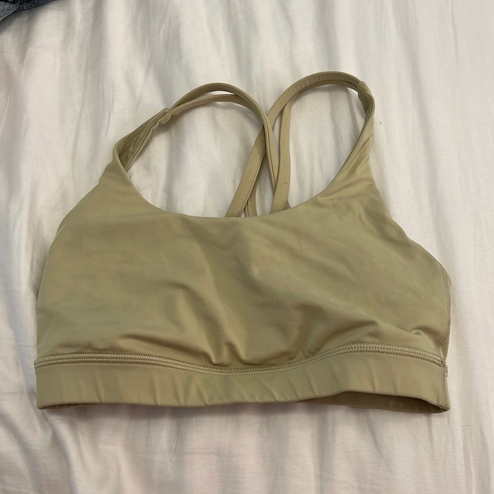 Light green lulu sports bra size 6. Worn a few times.